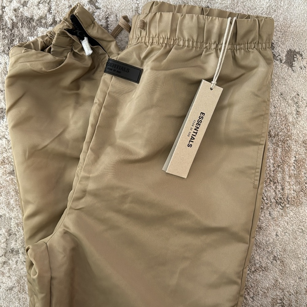 Essentials track pant color oak xxl/ 14-16 brand new never worn